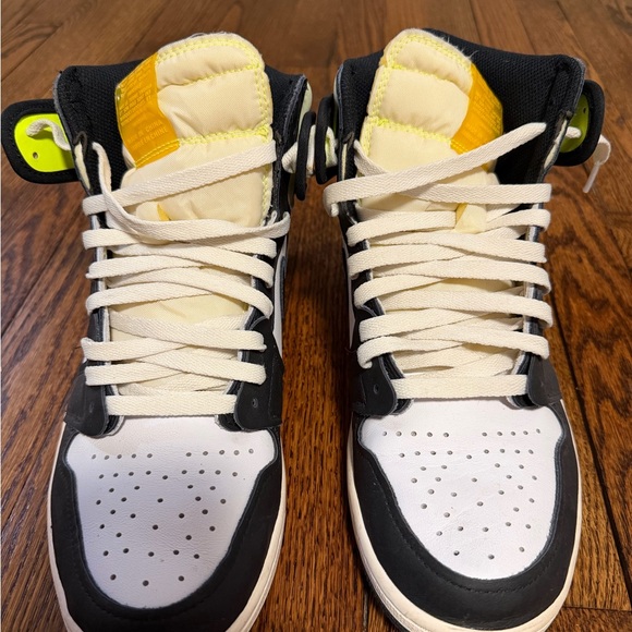Air Jordan Retro 1 ‘Volt’ Sz 11 - Picture 2 of 10